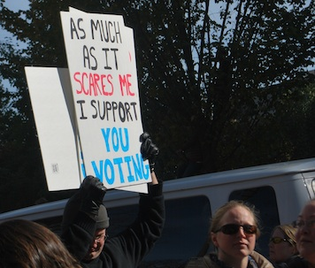Illustration for article titled Some Actual Displays Of Sanity And Civility At The Jon Stewart Rally (Updated)
